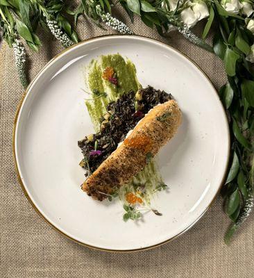 Lemon Parmesan Salmon with Mango,
Pineapple, Black Rice, Slatki Sauce