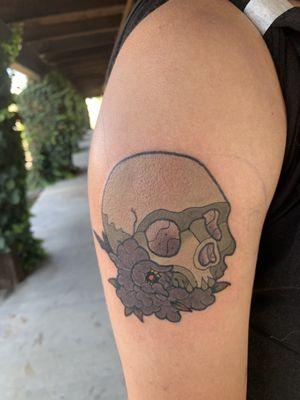 Neo traditional skull