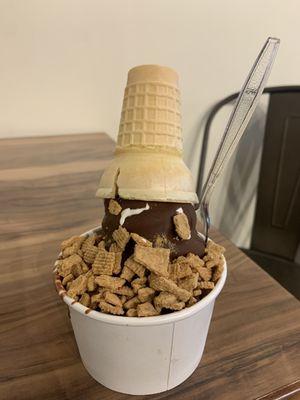 Regular custard with chocolate dip, marshmallow core, golden graham