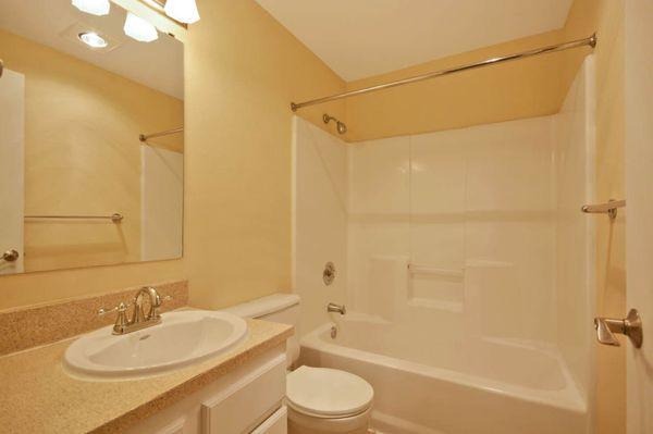 Full size bathroom with tub!