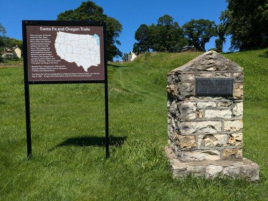 Start of Santa Fe & Oregon Trails