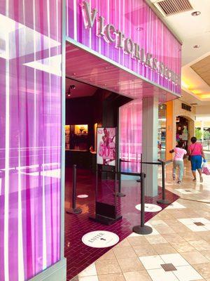 Victoria's Secret, Springfield Mall -- storefront