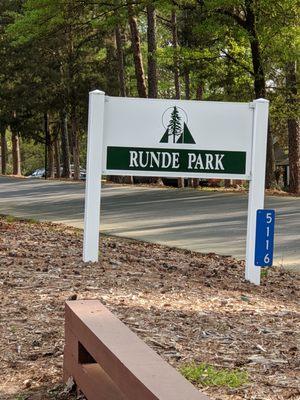 Runde Park, Tega Cay