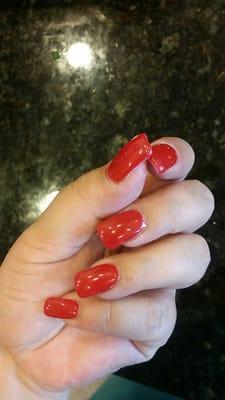 I love red nails :-)