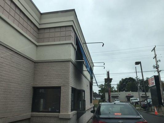 Drive thru - the popular line at lunch! Moves fast!