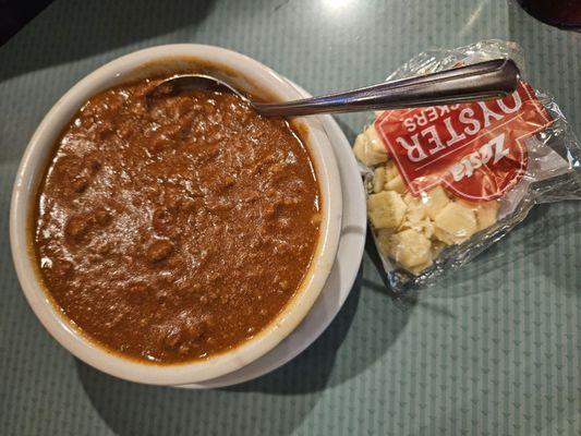 Bowl of Chili with Beans & crackers