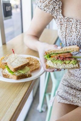 Tuna salad sandwich with Have'a chips