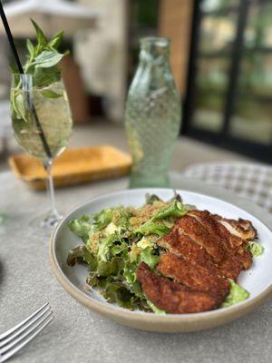 Garden salad with crispy chicken