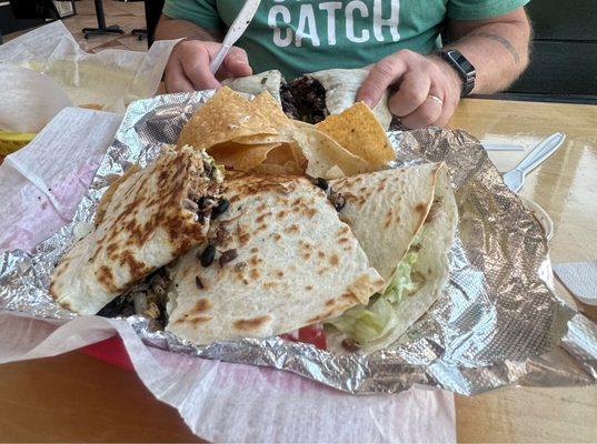 Chicken Quesadilla and burrito.  Delicious!!! Pastry was scrumptious too.   Friendly service  Definitely going back.