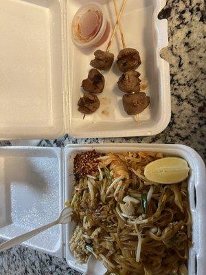 6 Piece Thai Meatballs Pad Thai