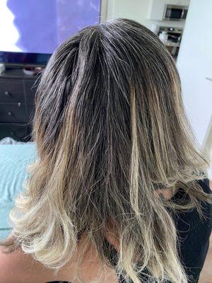 Mi cabello antes del color, tenía mi crecimiento natural con canas, más rubio