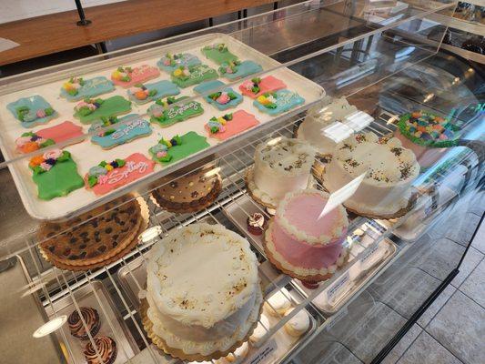 Spring cookies and cooler cakes!