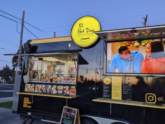 EL Hot Dog Street dogs truck in Oakdale, CA