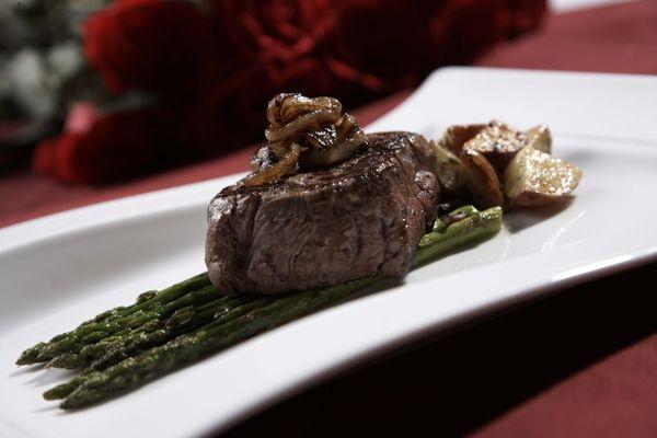 Grass Fed Filet Mignon, Organic Grilled Asparagus, Crispy oven roasted organic rosemary potatoes. The Top Fresh Meal Delivery Company in L.A