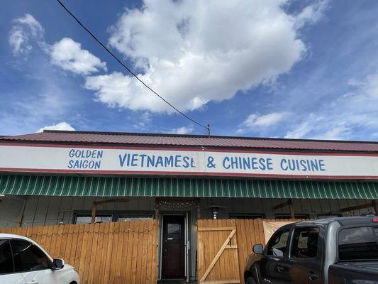 Golden Saigon restaurants sign