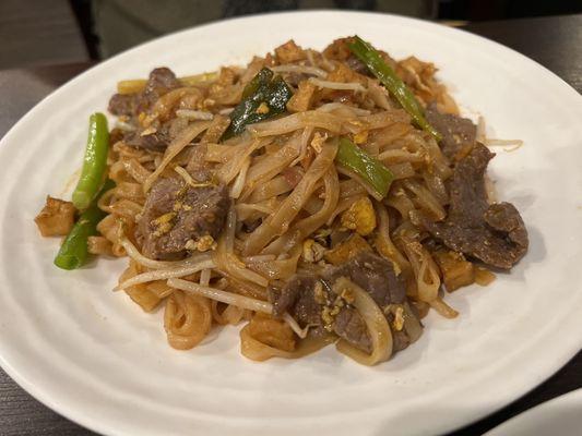 Beef pad thai