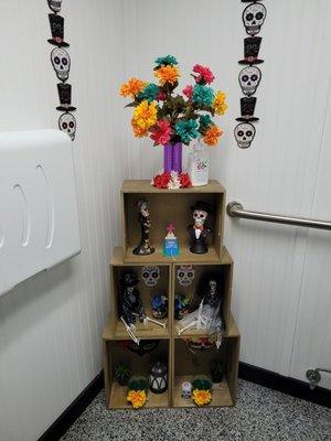 Fun in the women's bathroom ... I think it's some sort of Day of the Dead ofresa?