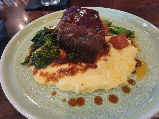 Short rib with cheesy polenta, excellent