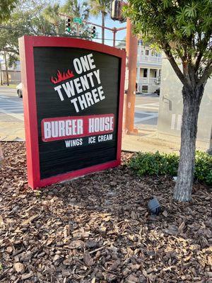 Gorgeous Saturday afternoon at 85! (*‿*) /ﾟ*:｡ﾟ Let's go in y'all! #OneTwentyThreeBurgerHouse-St. Augustine.