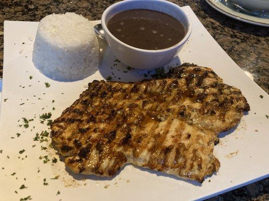 Grilled chicken with rice and black beans