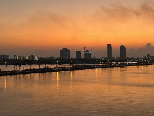 Sunrise @ Miami port