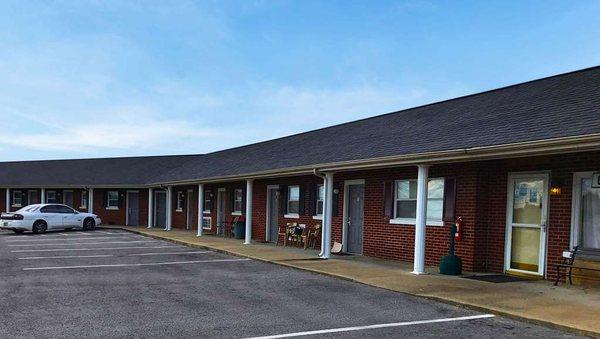 MH LuckyVistaMotel Campbellsville KY Property Exterior