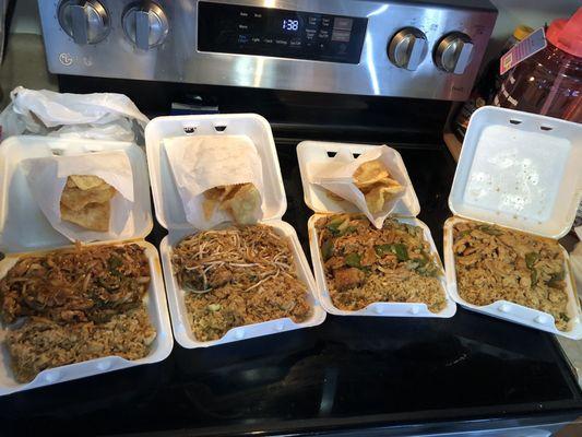 Gai Pad King, Pad Thai, Combo Garlic Chicken and Chicken and Broccoli, Mongolian Chicken... Highly recommend the wonton chips