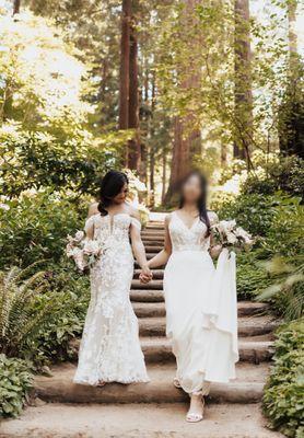 our venue had tons of stairs and dirt paths, but my bustle stayed put! (alicialuciaphotos @IG)