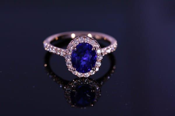 Ceylon Sapphire with diamonds in Rose Gold