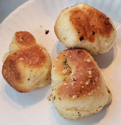 Garlic Knots: very good garlic flavor!