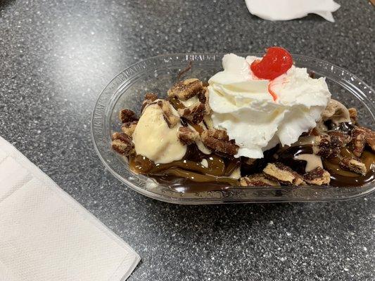 Turtle sundae with cappuccino and butter brickle ice cream