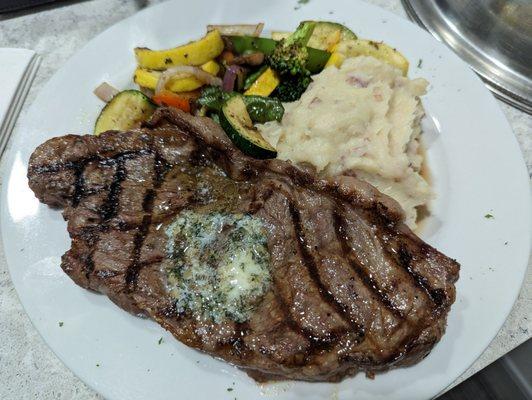 NY Strip w/ mashed potatoes and veggies