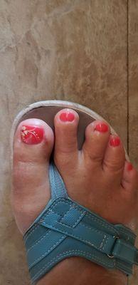 Orange toenails, pink fingernails