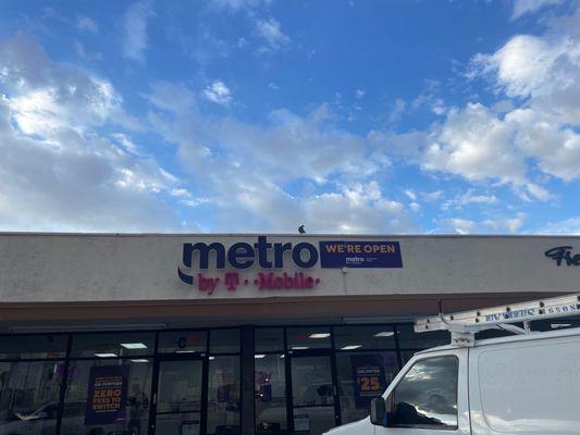 This MetroPCS is super good they are right next to the Luckys gambling and spirits