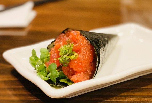 Spicy tuna handroll