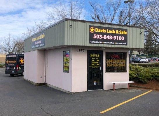 Davis Lock & Safe Gresham located in the Fred Meyer parking lot