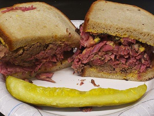 THE KING SANDWICH (Brisket, Corn Beef and Pastrami)