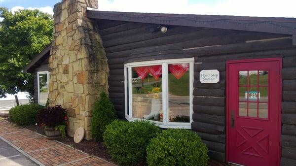 Lendon Floral & Garden's main showroom.