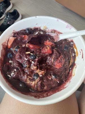 Açaí bowl without honey or banana