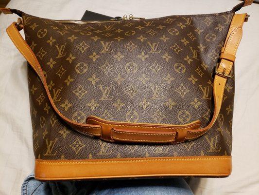 Flawless condition for a pre-loved bag!