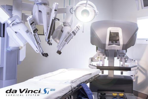 Dr. David Lourié MD uses advanced robotic surgery for the treatment of various hernia conditions.