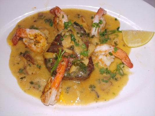 Filet mignon with shrimp