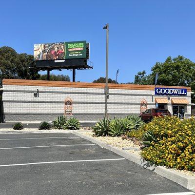 The retail building located in the complex.  There's also a donation center, and employment office buildings in the parking lot.