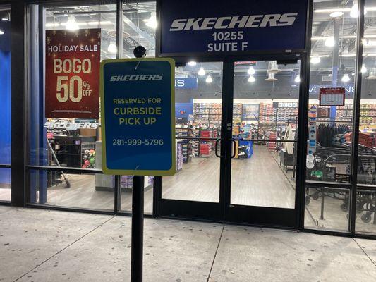 SKECHERS Warehouse Outlet