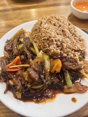 Lunch special: Beef in Garlic Sauce (egg fried rice)