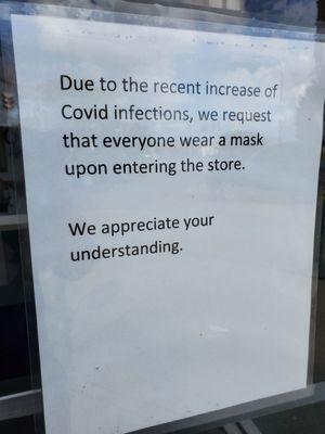 Request everyone wear a mask but employees are not wearing a mask.
