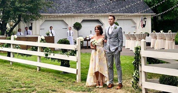 You can see the pallet bar set up on the left, and the bistro tables set in the driveway. All stunning.