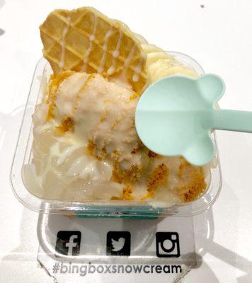 I created my own bing box with Thai tea cream, lychee jelly, banana, and condensed milk drizzle. Yum yum! And look at that cute spoon