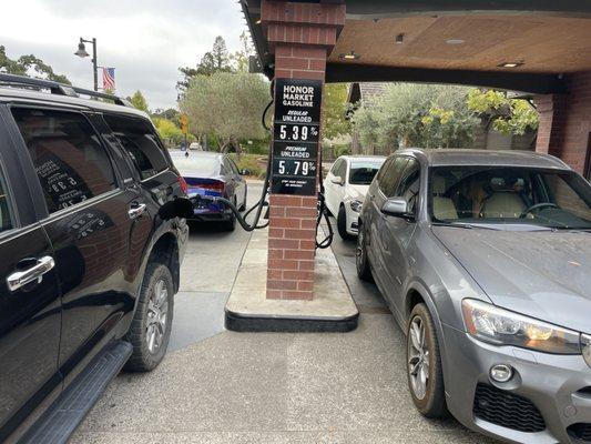 DO NOT PARK IN FRONT OF PUMPS UNLESS YOU ARE GETTING GASOLINE!!!