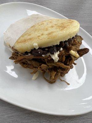 Arepa reina pepiada